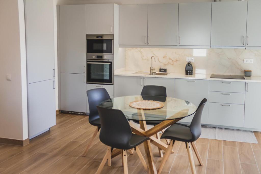 Lovely & Bright Renovated Apt. W/ Balcony In ラゴス エクステリア 写真