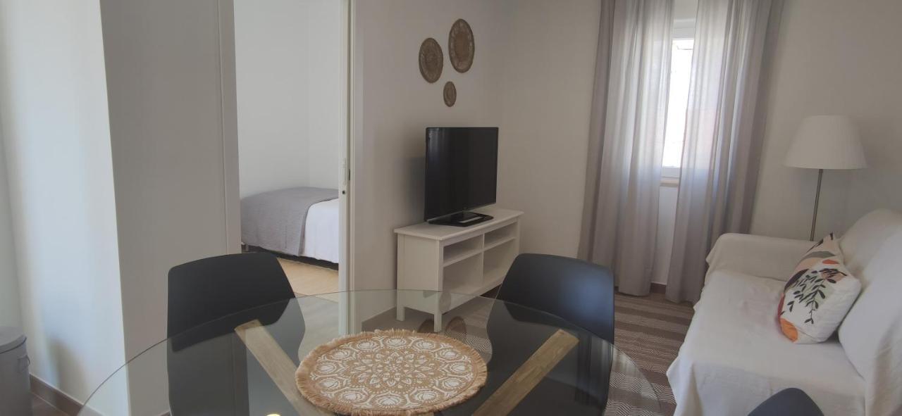 Lovely & Bright Renovated Apt. W/ Balcony In ラゴス エクステリア 写真