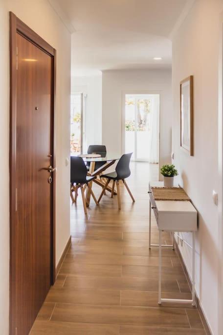 Lovely & Bright Renovated Apt. W/ Balcony In ラゴス エクステリア 写真